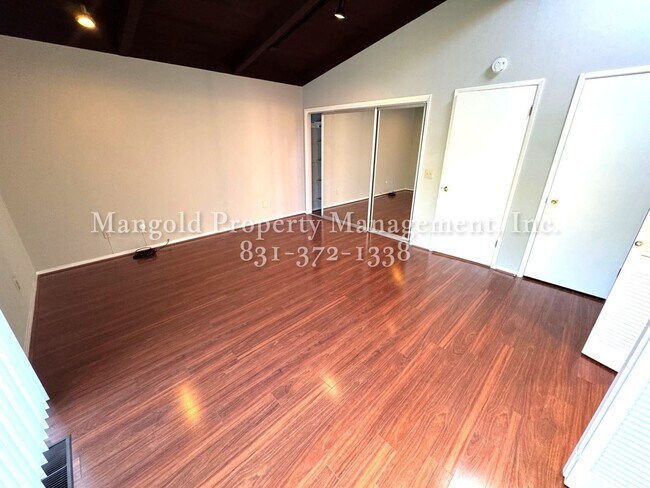 Building Photo - Great Home Located in Monterey Neighborhoo...