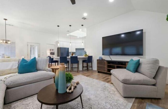 Building Photo - Gorgeous 4/BR 3/BA One-Level Home with Mod...