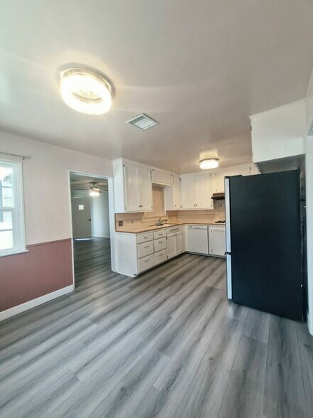 Building Photo - 3171 N Sierra Way