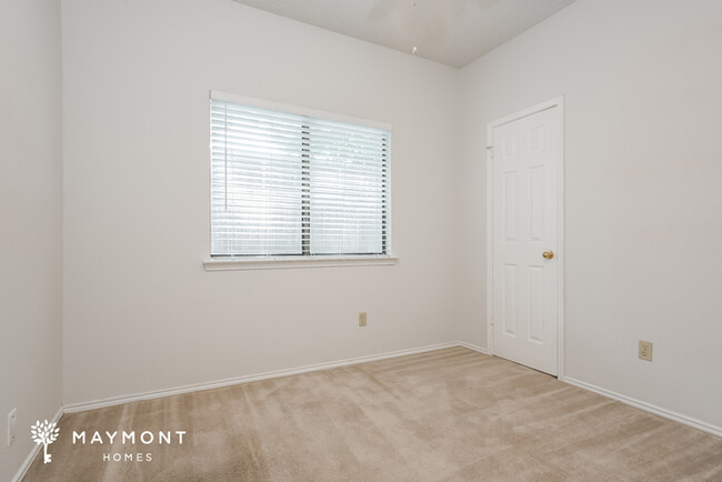 Building Photo - Home with Open Concept