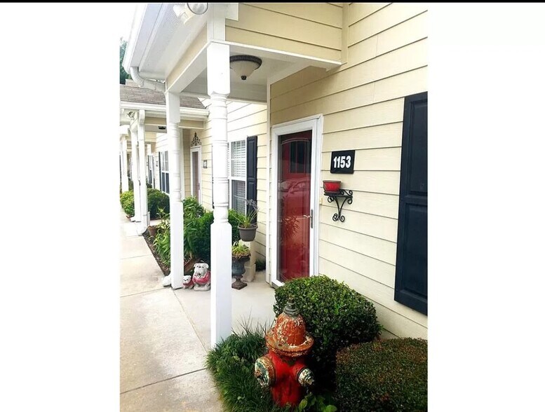 Building Photo - 1153 Riverside Ter
