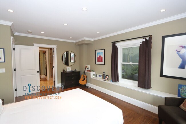 Building Photo - Sophisticated Piedmont Colonial with Enclosed Yard