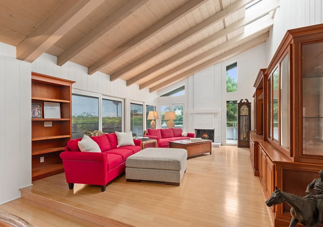 Building Photo - Unfurnished Village of Del Mar Home Boasti...