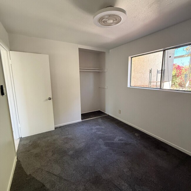 Building Photo - 933 Parkbrook St