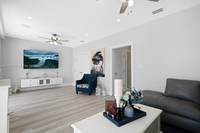 Building Photo - 112 Ave D