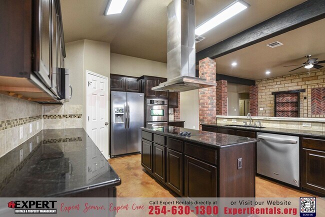 Building Photo - GORGEOUS 3 BEDROOM HOME WITH SOLAR PANELS!!