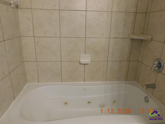 Building Photo - 408 Club Villa Court