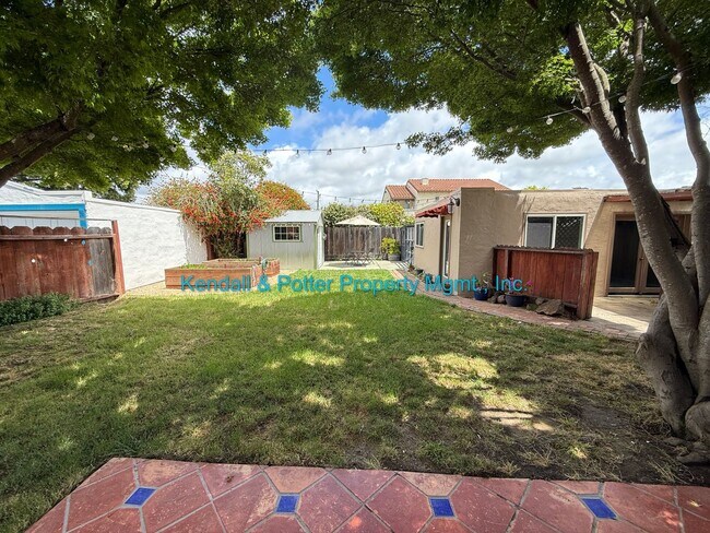 Building Photo - Quiet & Updated Watsonville Charmer 2 plus BR/1BA