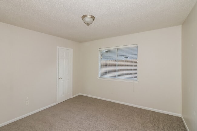 Building Photo - 18926 Sandia Pines Dr