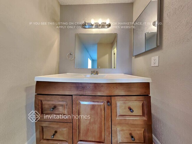 Building Photo - 3888 S Biscay St