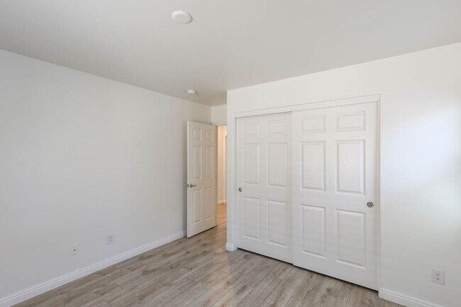 Building Photo - Nicely Upgraded Mountains Edge Gated Commu...