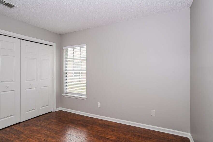 Building Photo - 8237 Abbeyfield Dr