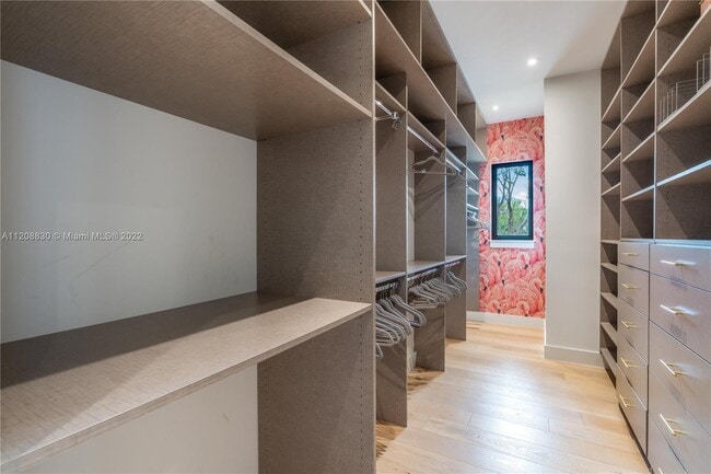 Building Photo - 2801 Flamingo Dr