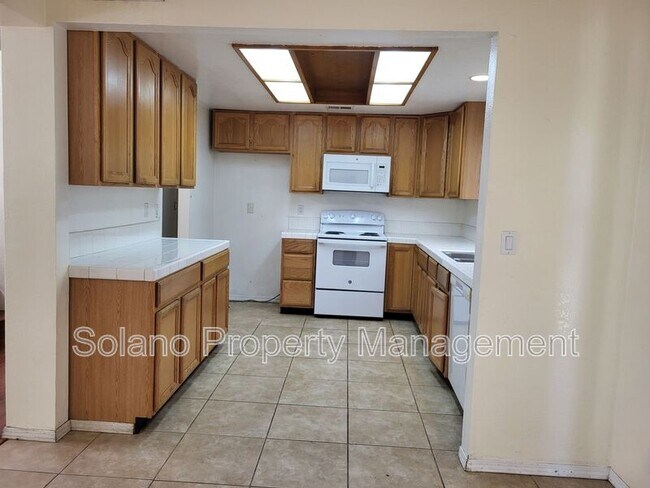 Building Photo - 125 Serpentine Dr