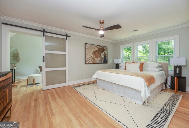 Building Photo - 2908 N Hills Dr NE