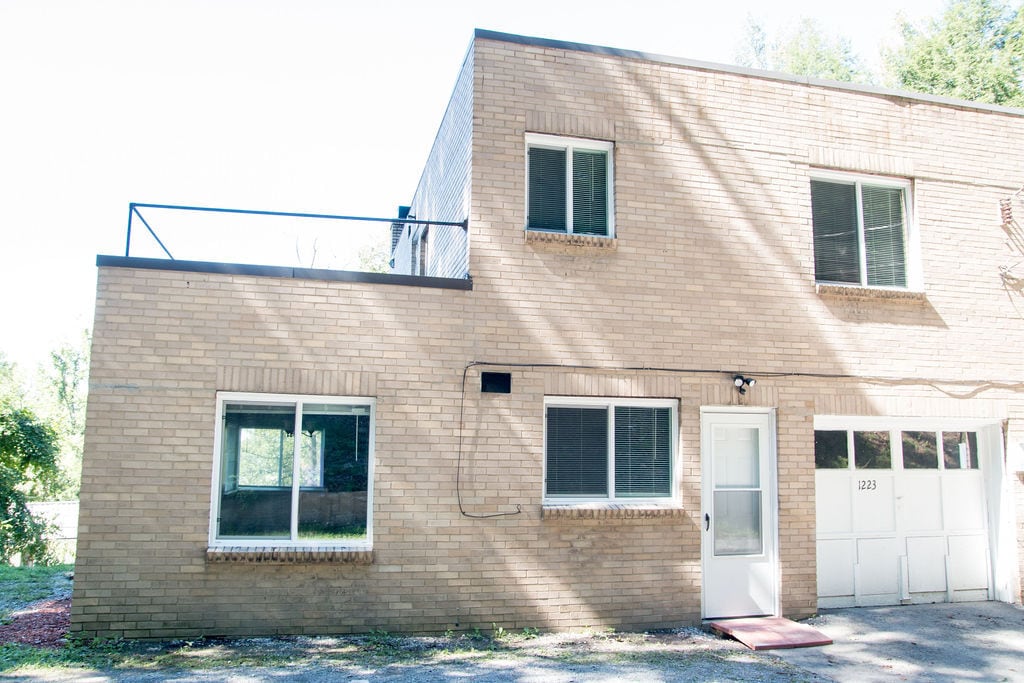 Building Photo - 1223 Greenbrier Rd