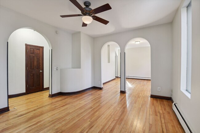 Building Photo - 519 W 22nd St