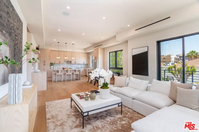 Building Photo - 1861 Barry Ave