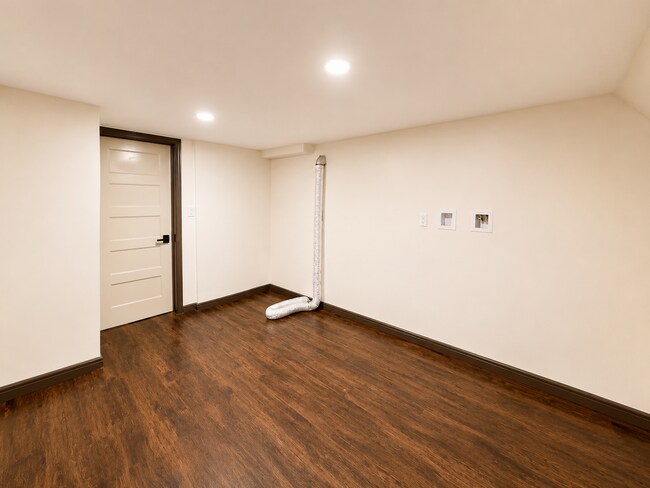 Building Photo - 9610 Britannia Ct