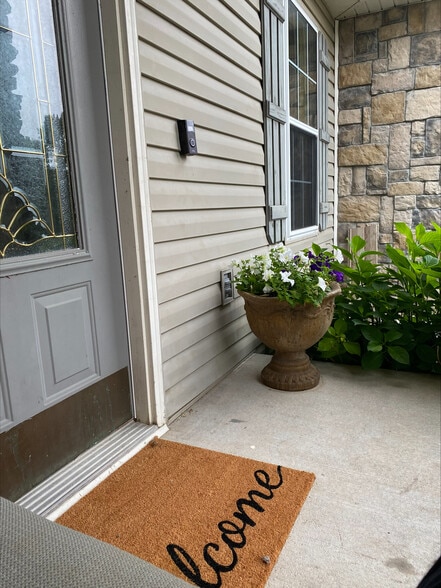 Building Photo - 1825 Mountain Ash Dr