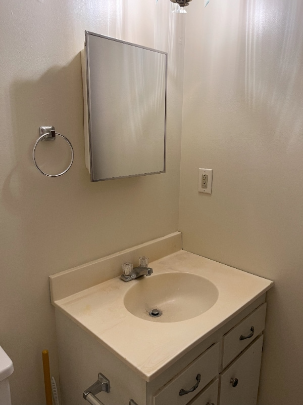 Building Photo - 160 Logan Rd