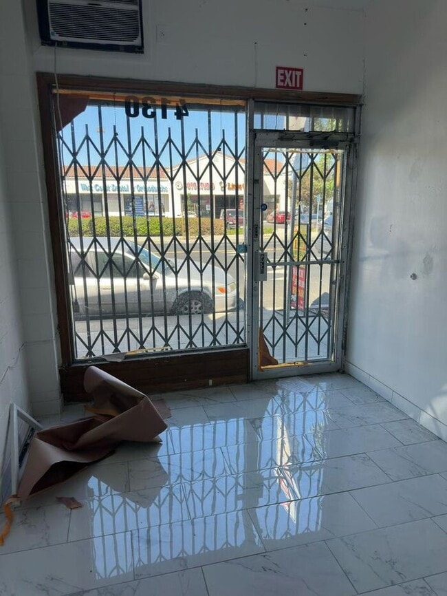 Building Photo - Commercial Unit for Rent in South Gate CA 90280