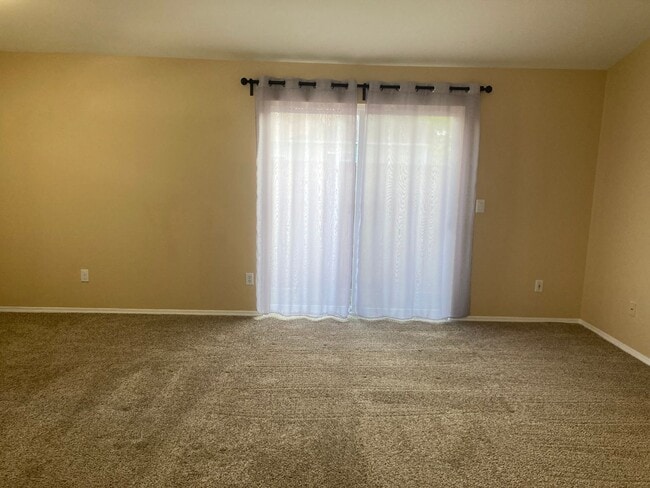 Building Photo - (HAI) Cozy 2-Bedroom, 1-Bathroom Home!