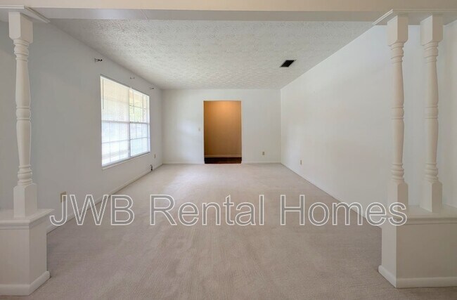 Building Photo - 1620 Bay Cir E