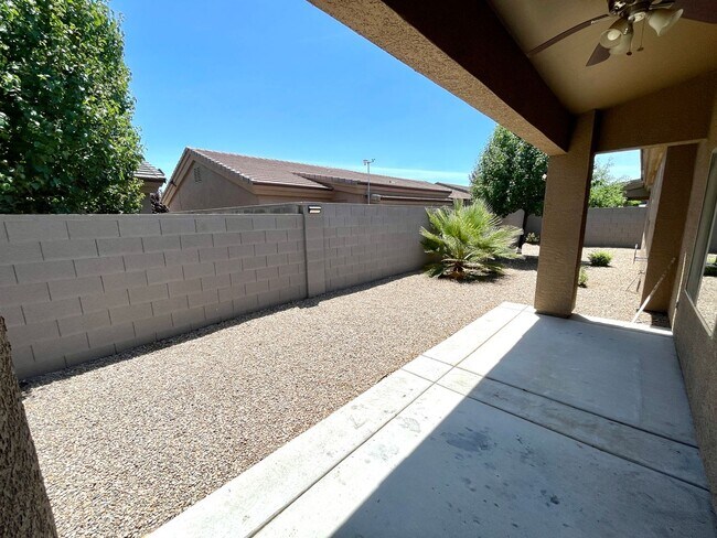 Building Photo - Beautiful 3 Bedroom Home in Central Kingman!