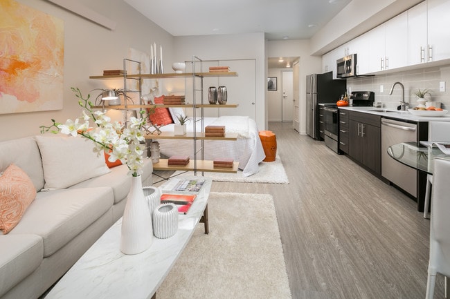 Building Photo - Large 1 BR Apartment - SPACE NEEDLE VIEW