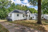 Building Photo - Charming Updated 2 Bed, 1 Bath Ranch – A H...