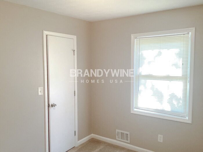 Building Photo - 2150 Moon Dr SW