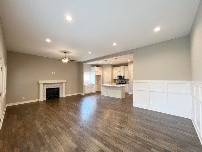 Building Photo - SEE IT NOW: Modern 3-Bedroom Townhome with...