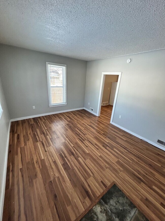 Building Photo - 90 E Mark St