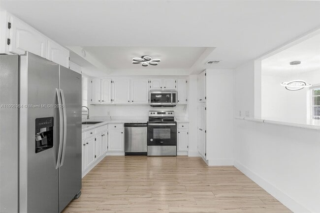 Building Photo - 1145 SW 74th Ct