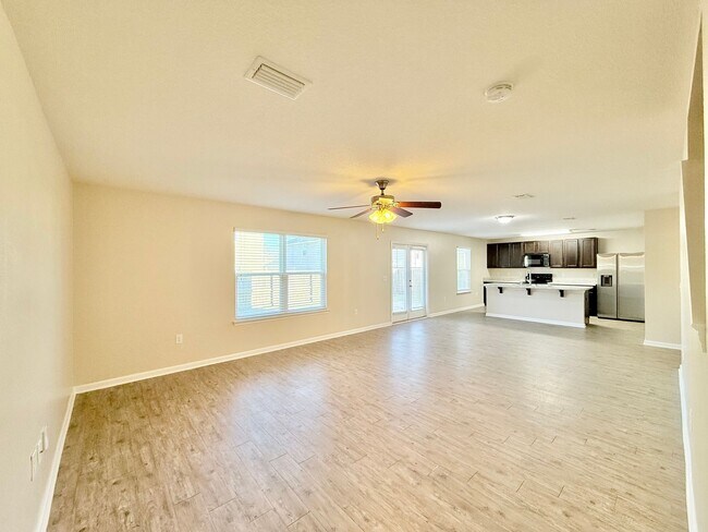 Building Photo - Spacious 5-Bedroom Home - Open Concept