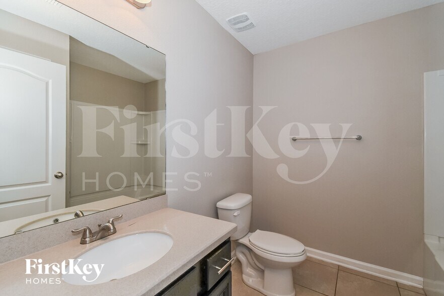 Building Photo - 15962 Bainebridge Dr