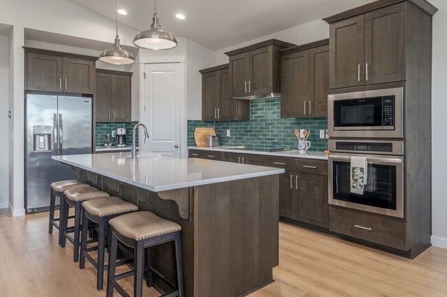 Building Photo - Gorgeous Home with a view!! Available Now!!