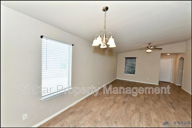 Building Photo - 916 Villa Seca Dr