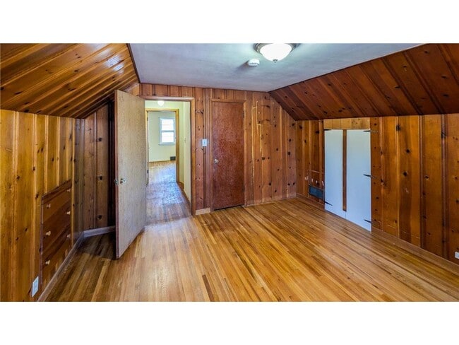 Building Photo - 301 Giles Pl