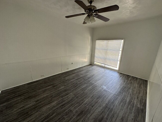 Building Photo - Newly remodeled property!