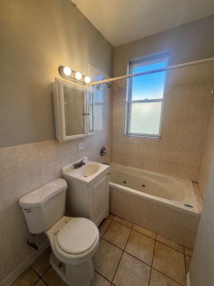 Building Photo - 7134 S Cornell Ave