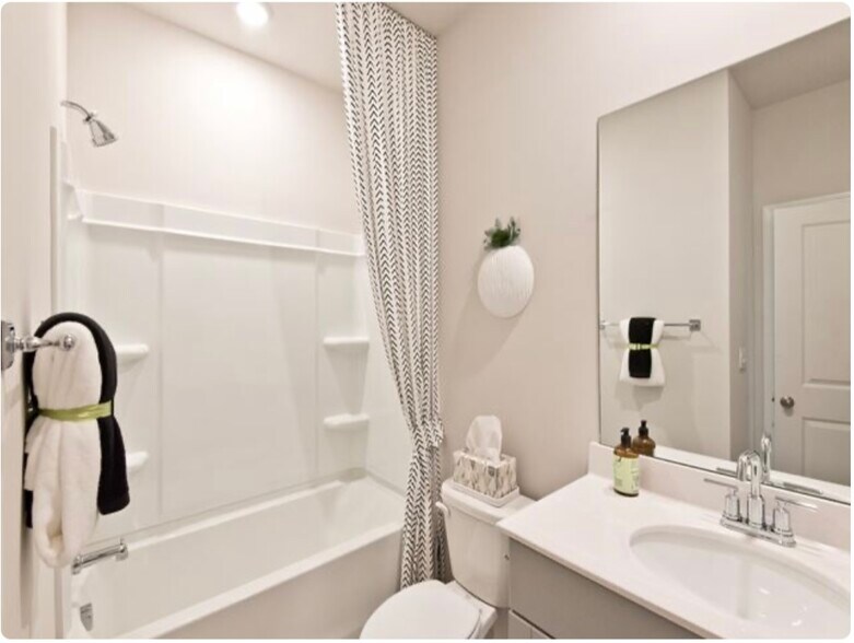 Guest Bathroom - 446 Ravine Dr