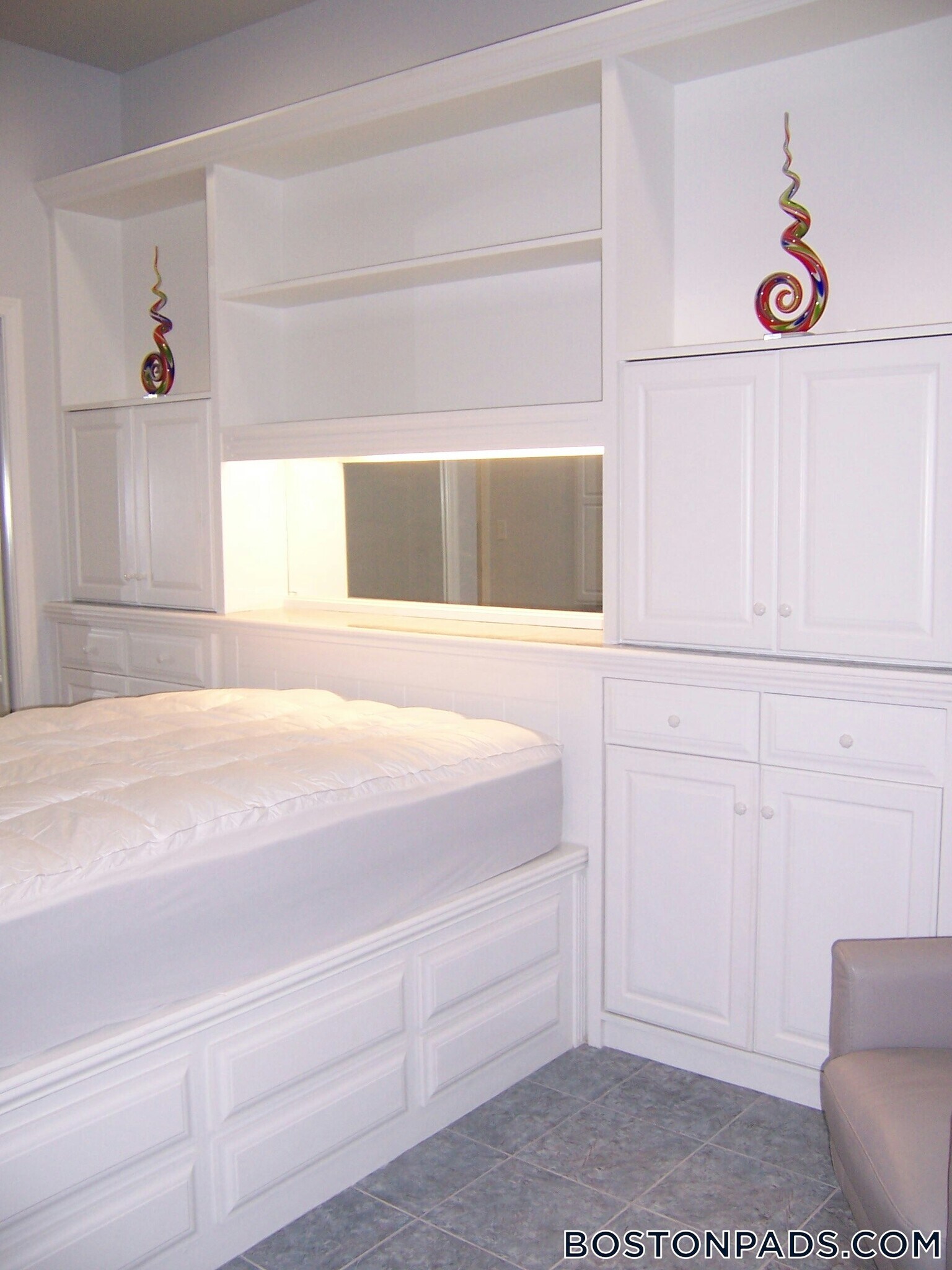 Building Photo - 188 Maverick St