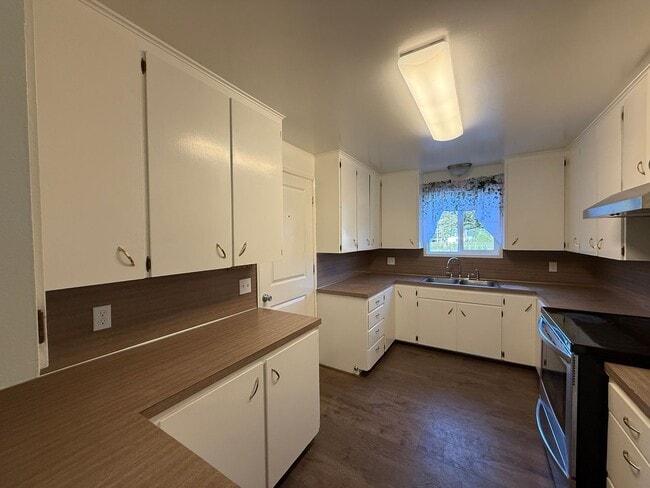 Building Photo - 2 Bed, 1 Bath + Bonus Room & Carport - peaceful country living just minutes from town!