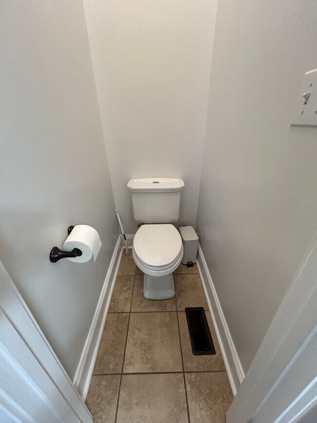 Building Photo - Executive Rental in West Rome $2,595