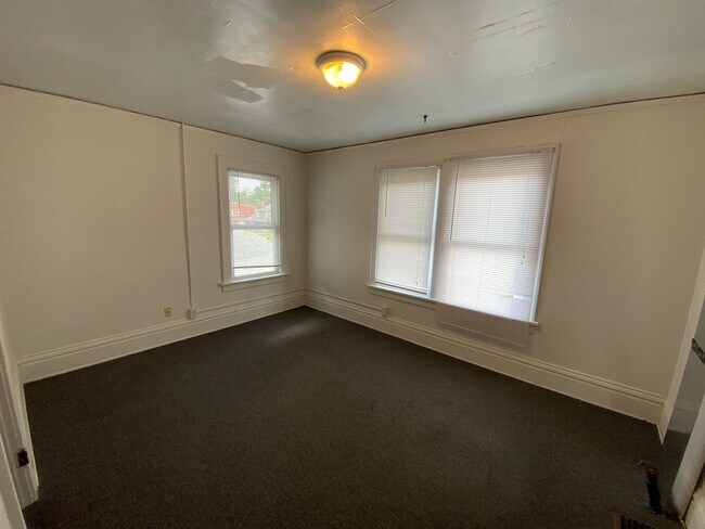 Building Photo - 2211 Neil Ave