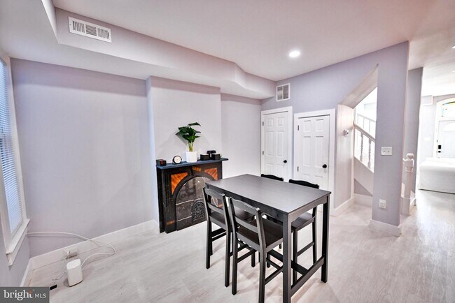 Building Photo - 1015 Riverside Ave