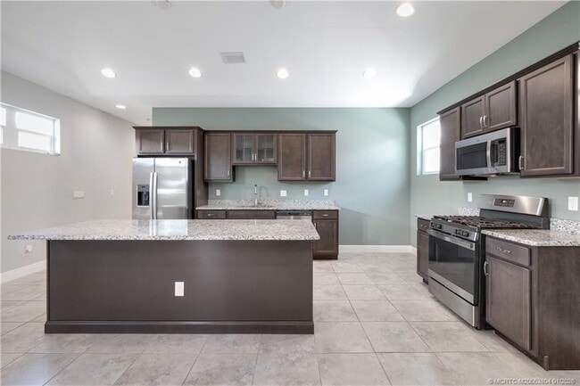 Building Photo - 4982 SE Railway Ave