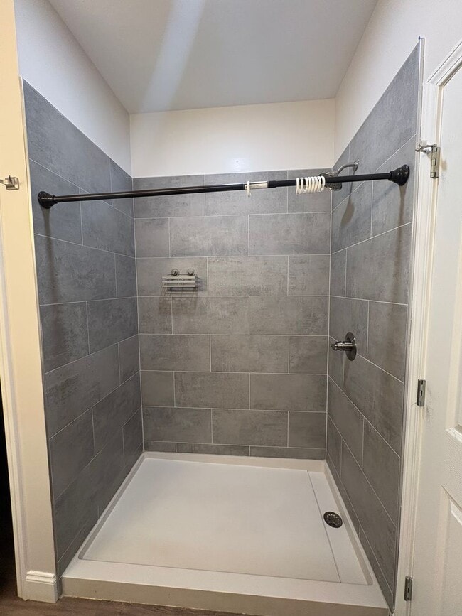 Building Photo - For Rent